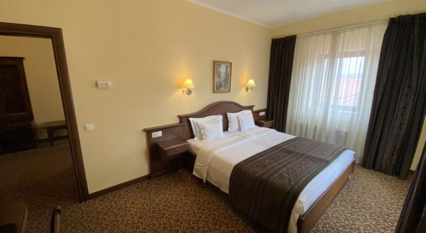 Hotel Leul De Aur Sebeş Exteriér fotografie